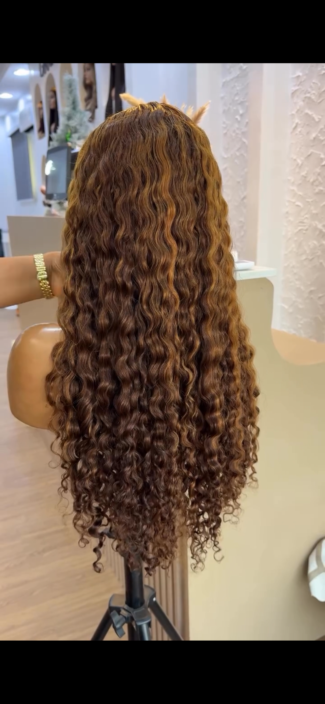 24 INCHES 5 BY 5 SASSY CURLS WIG (141-GG PREORDER)