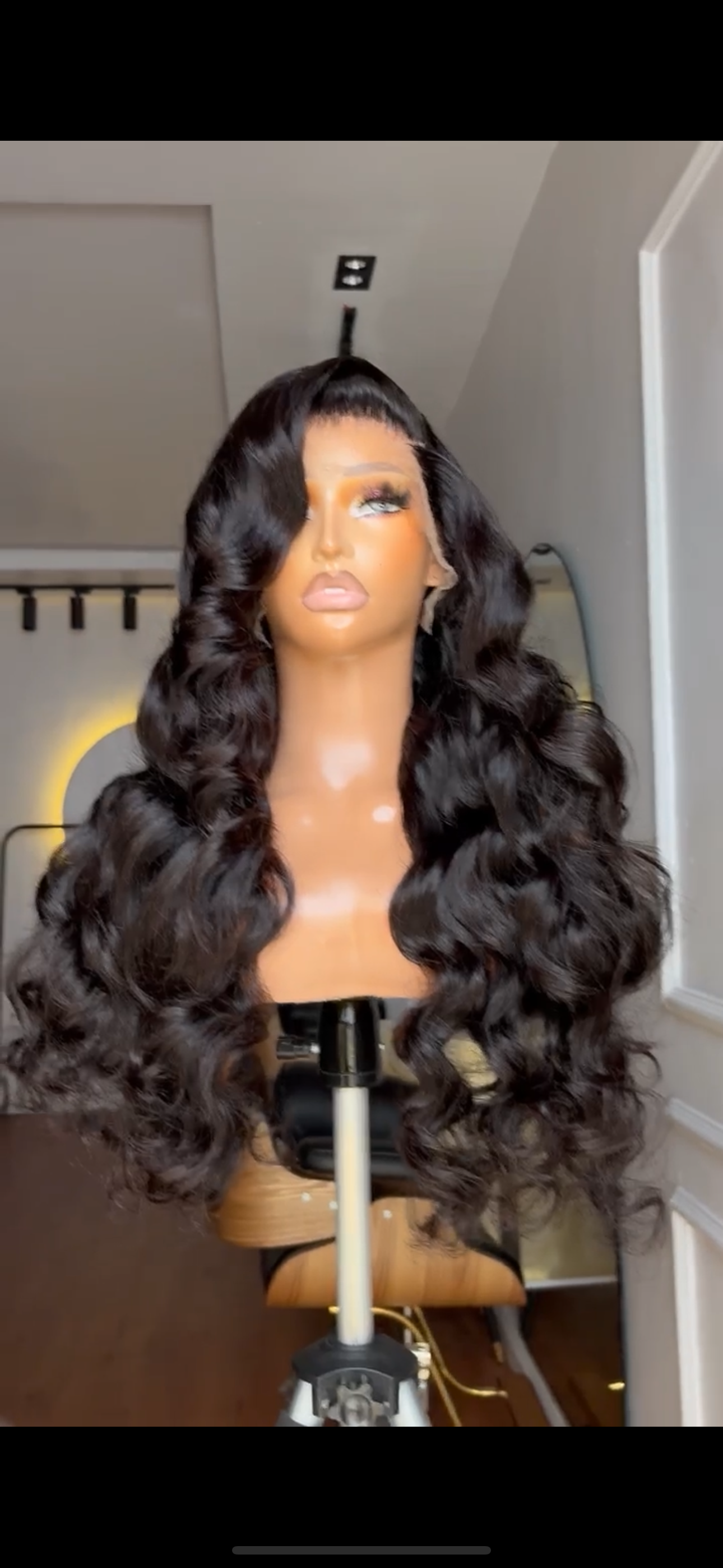 26 INCHES FULL FRONTAL HD LACE WAVY WIG WEALTH (146 -HD AVAILABLE )