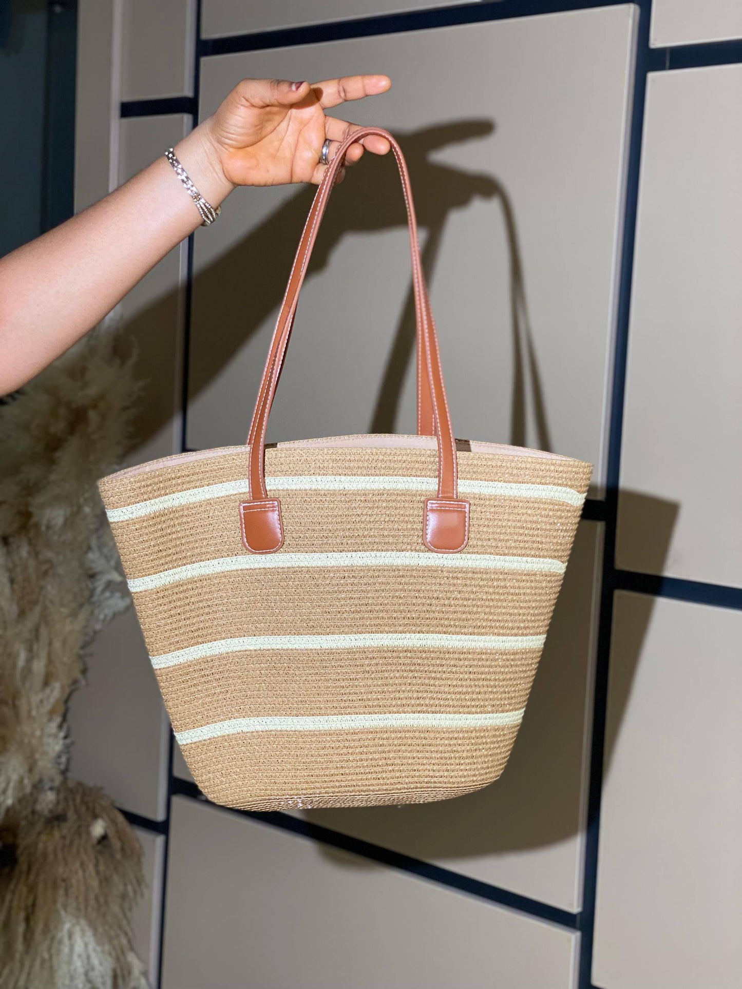 BEACH BAG STYLISH AND DURABLE (BEACH, POOL AND TRAVEL BAG )