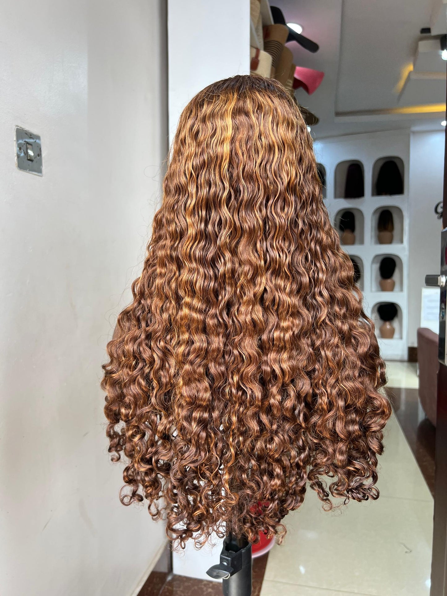 24 INCHES 5 BY 5  SASSY CURLS WIG (141-GG PREORDER)