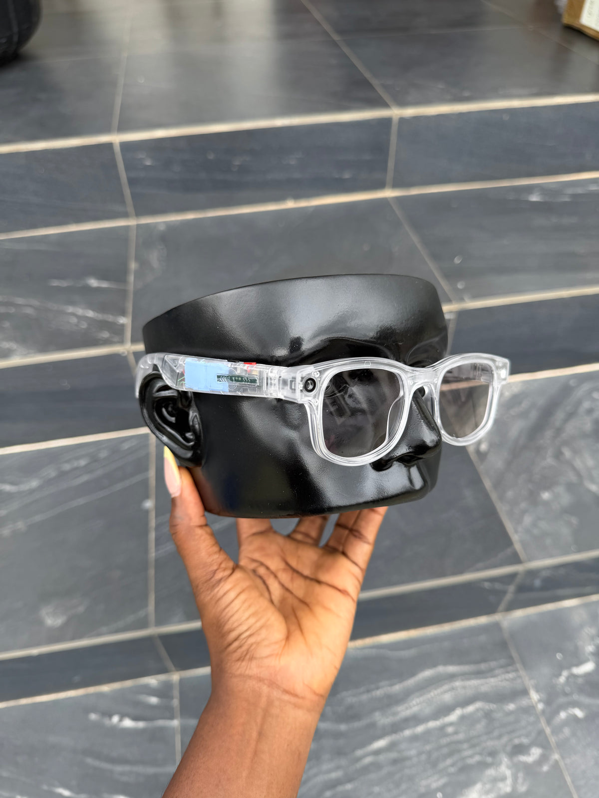 G2 - PHOTOCHROMIC UNISEX SMART GLASSES WITH CAMERA (MUSIC+CALLS+BLUE LIGHT FILTERING LENS) WITH 2 EXTRA COLORED LENS