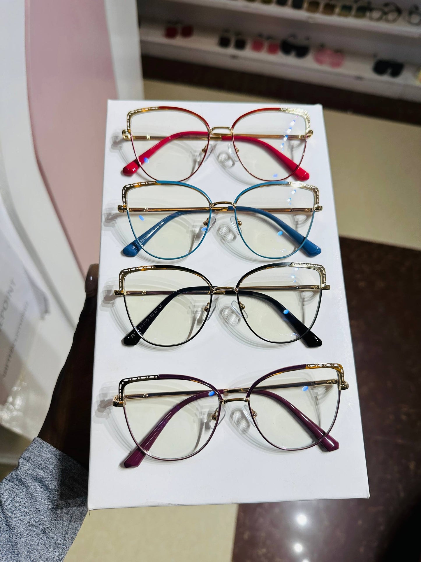 GLASS 836 (BLUE LIGHT BLOCKING AND PHOTOCHROMIC GLASSES)