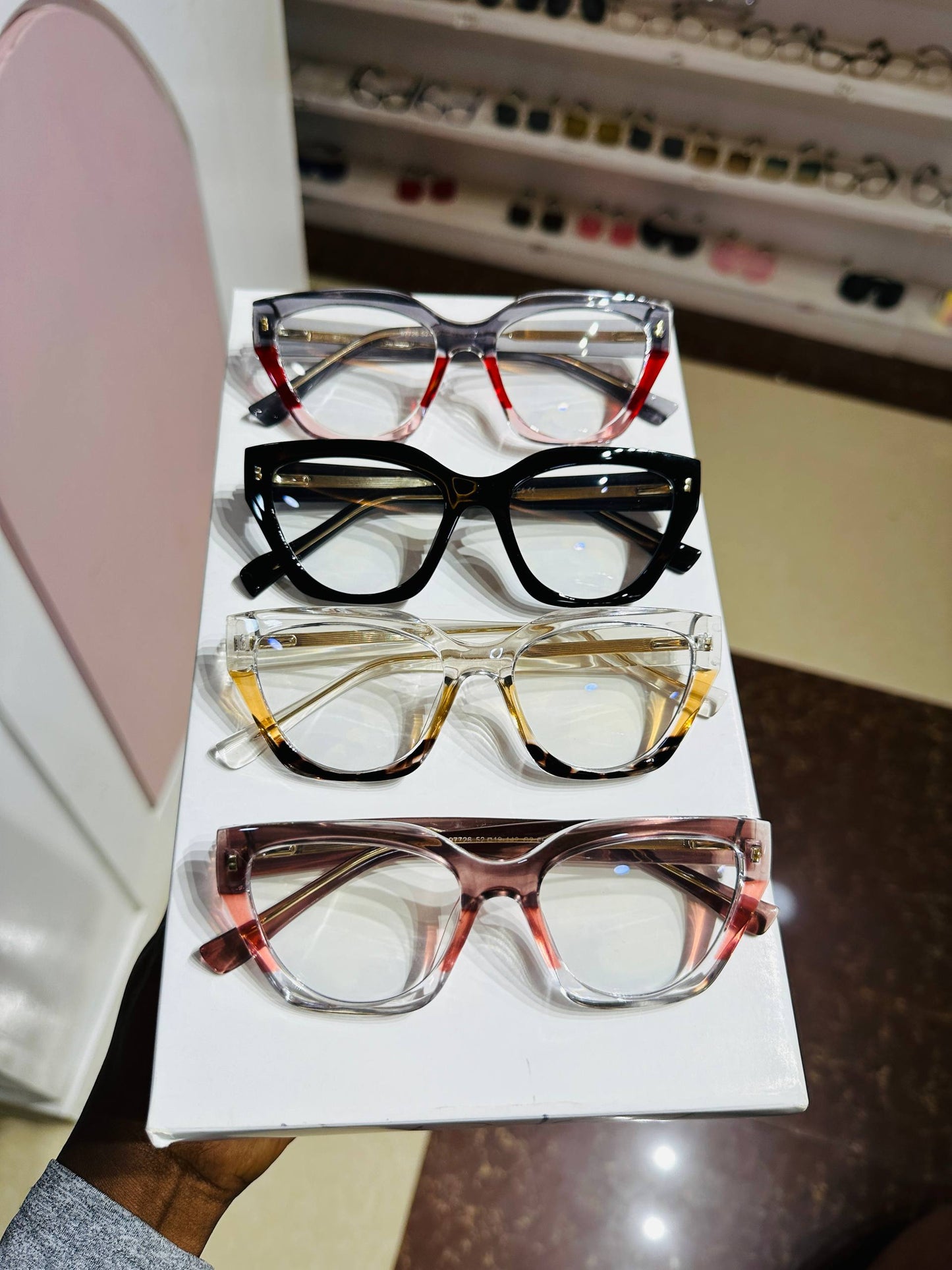 GLASSES 842 (BLUE LIGHT BLOCKING AND PHOTOCHROMIC GLASSES)