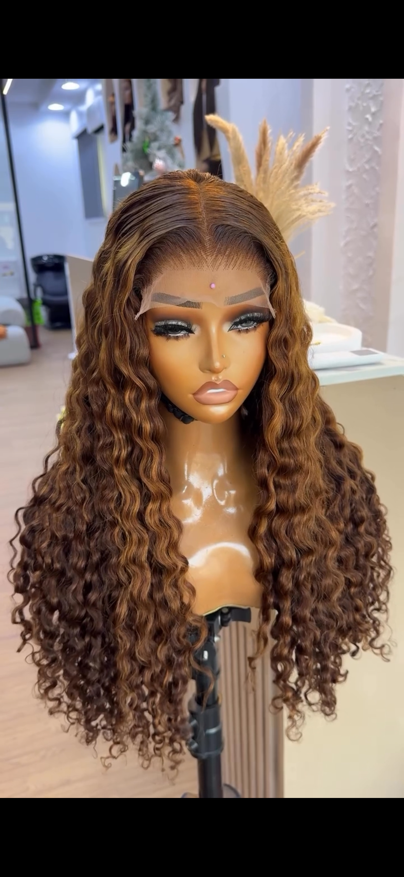 22 INCHES 5 BY 5  SASSY CURLS WIG (142-GG AVAILABLE)