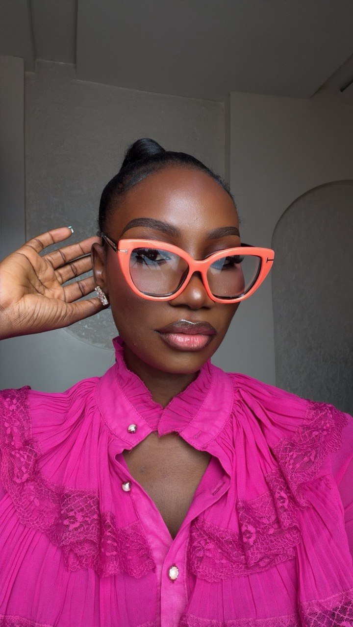 GLASSES 1002 MAGNETIC CLIP-ON FRAMES (ONE FRAME, FIVE STYLISH CLIP-ONS)