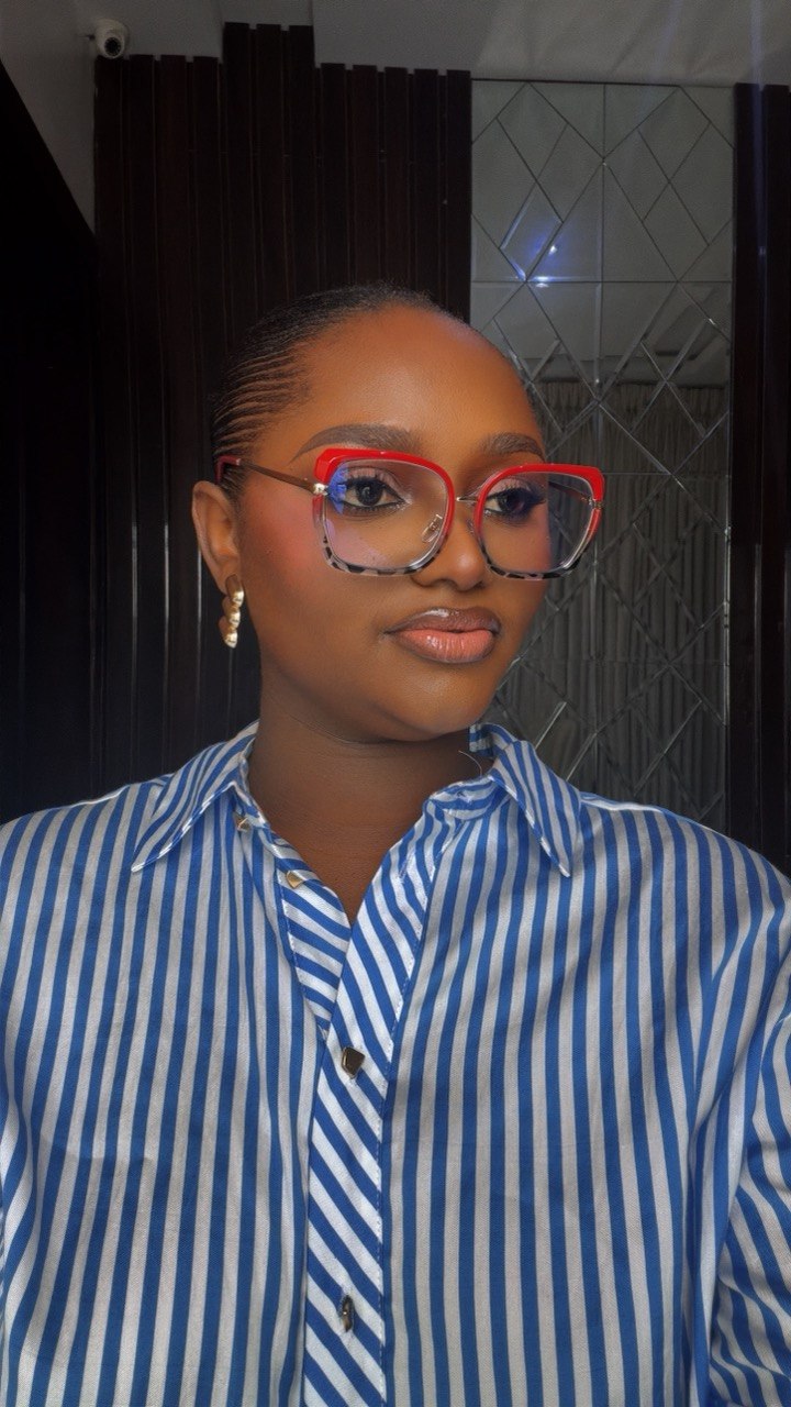 Glasses 924 - Photochromic and anti blue light lens , spring hinge handle , very strong for prescription and fashion