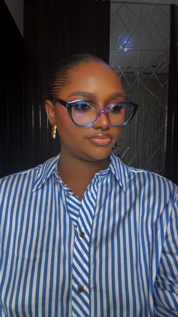 Glasses 922 - Photochromic and anti blue light lens , spring hinge handle , very strong for prescription and fashion